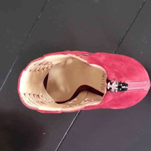 Vince Camuto gorgeous booties. - Picture 2 of 5